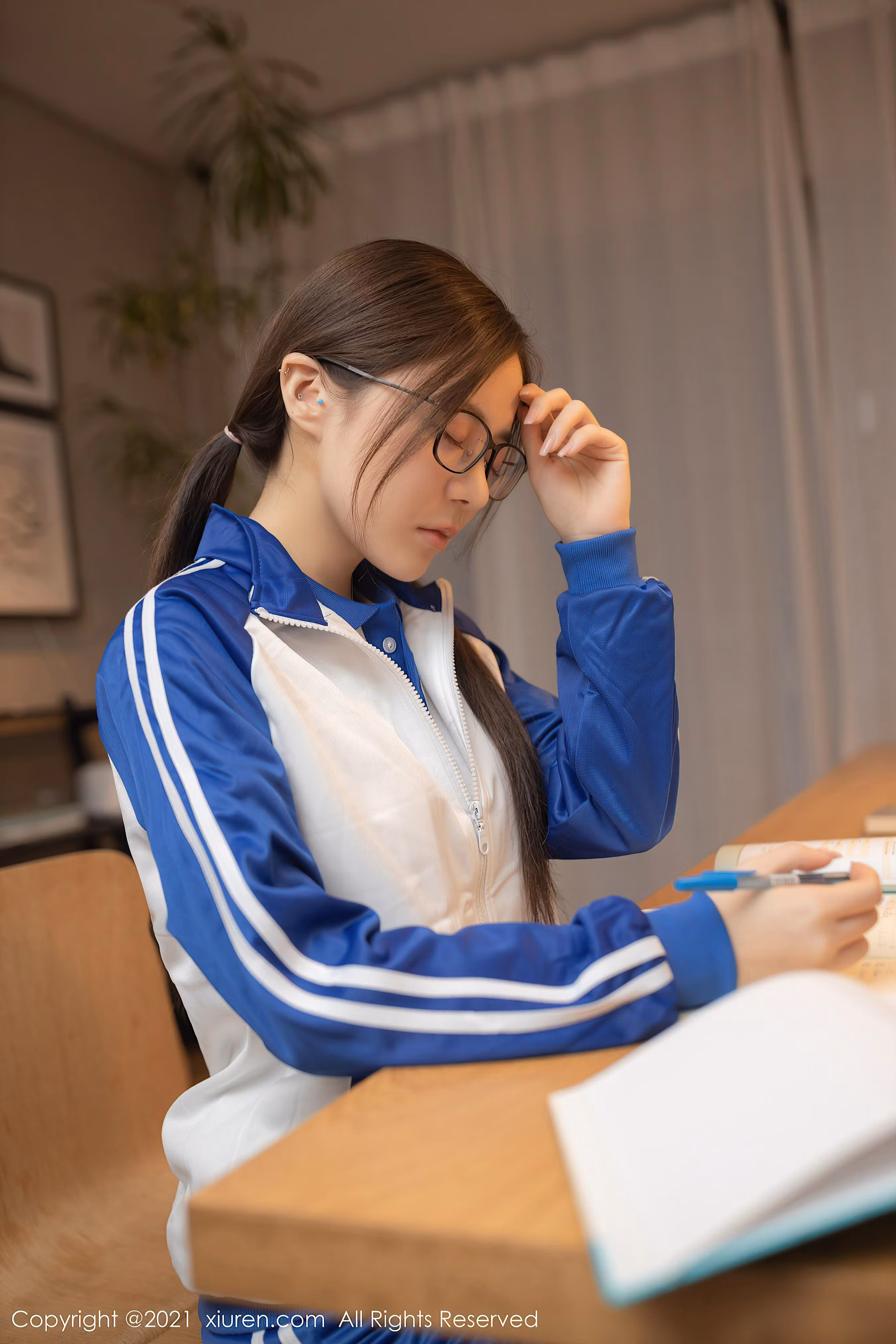 秀人网鱼子酱FishNo2983蓝白运动校服写真
